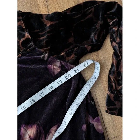 Johnny Was Velvet Leopard & Floral Long Sleeve Button Up Shirt Top M READ - Picture 8 of 8